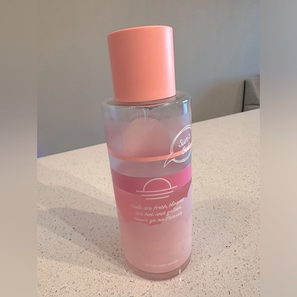 2 Warm and Cozy Sprays - Picture 2 of 4